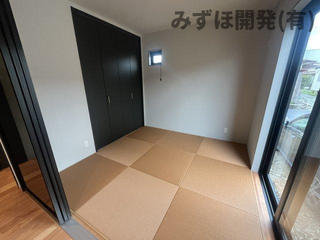 天童市北久野本4丁目15-27の和室|4.5帖の和室があります。