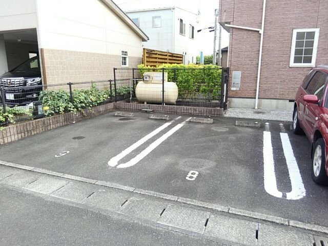 【駐車場】 | サンスプリング | 駐車場に車を止められます