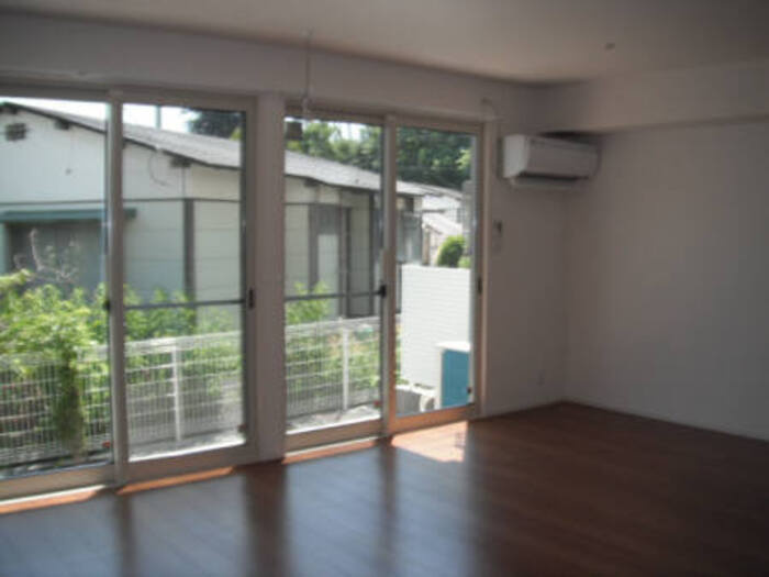 イーストヒルズ高松　Ｈの居間・リビング