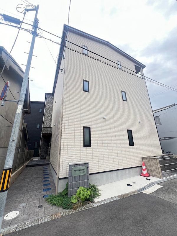 尼崎市開明町１丁目のアパートの外観