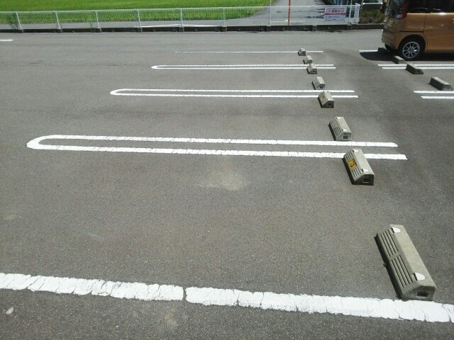 アクティブＹ２１　Ｂの駐車場