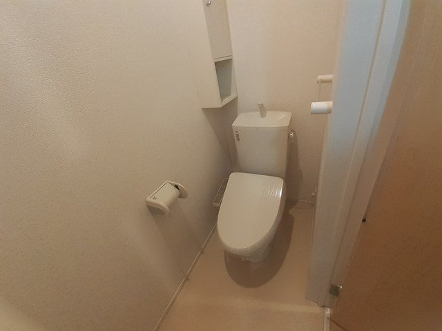 メゾン・ド・リアンⅩⅡのトイレ|ゆったりとした空間のトイレです