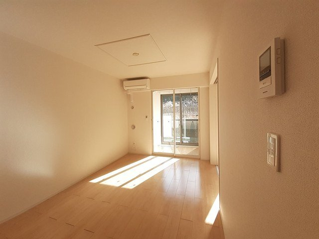 メゾン・ド・リアンⅩⅡの居間・リビング|こちらのリビングで趣味の時間をお楽しみください