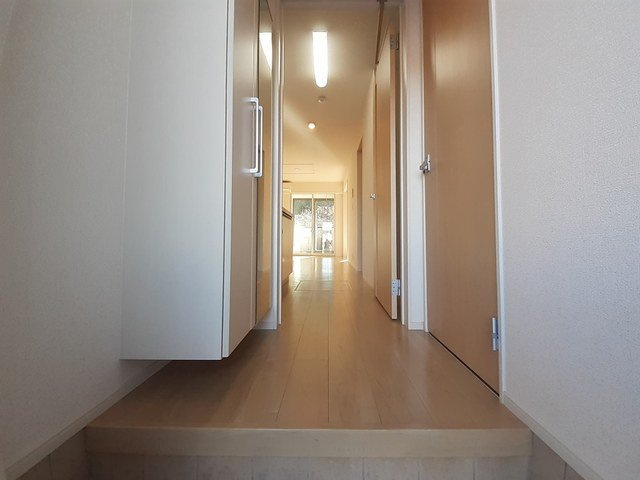 メゾン・ド・リアンⅩⅡの玄関|落ち着いた玄関です