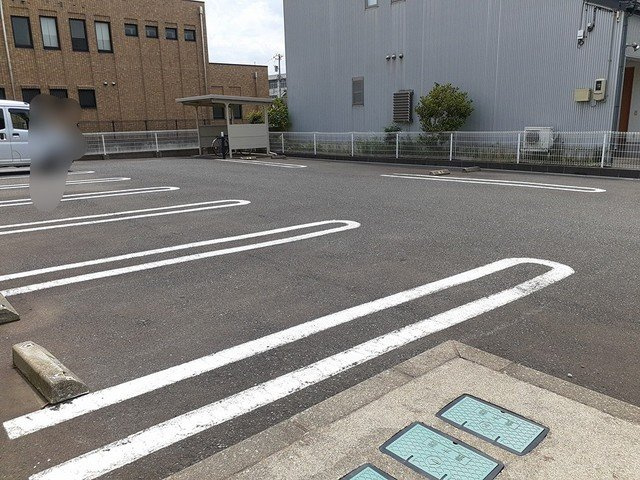 ブリージー　アヴェニューの駐車場