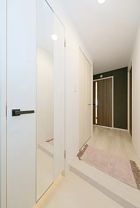 ウェスタ久留米けやき通りの玄関|収納もある玄関です