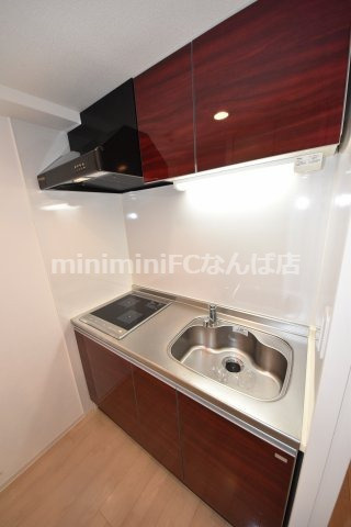 マリンズ心斎橋IIIのキッチン