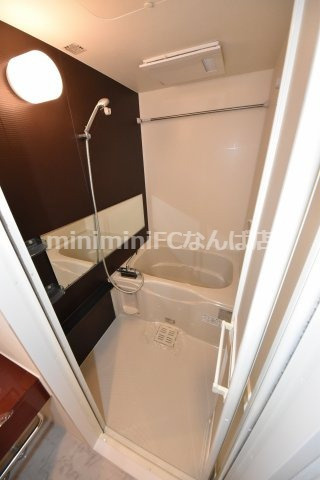 マリンズ心斎橋IIIの浴室