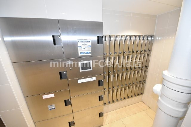 マリンズ心斎橋IIIのエントランス