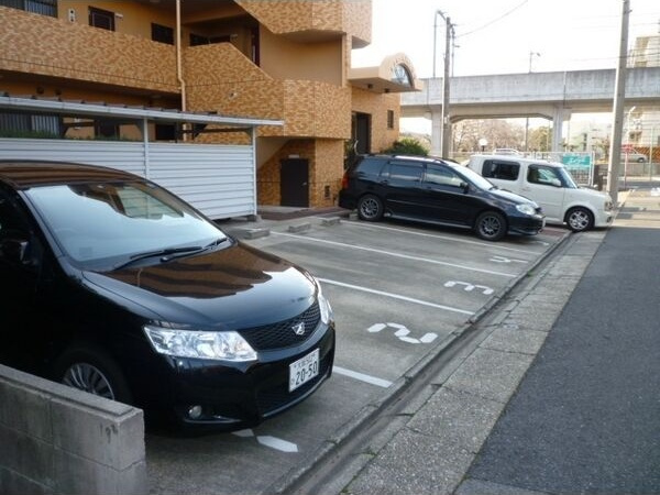 ラフォーレDAIDOUの駐車場