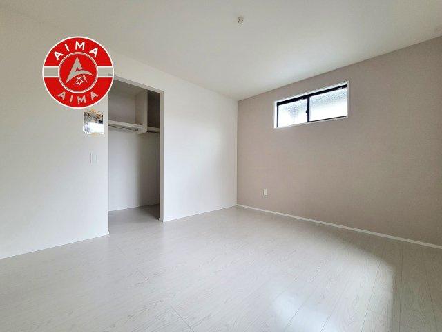 糟屋郡篠栗町尾仲2丁目第1-1棟（1号棟）の子供部屋|柔らかい陽光が差し込む明るいお部屋を演出する設計。彩光の取れる窓が気持ちの良いお部屋を創り上げます。