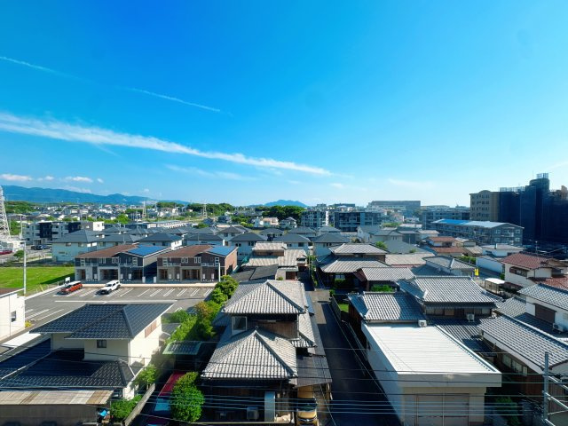 【展望】 | ネオハイツ福間☆仲介手数料無料☆ | 【開放感のあるバルコニー】遮るもののない開放的な景色が広がります。お天気の良い日はバルコニーでティータイムを楽しんだり、おうち時間を豊かに彩る空間です。