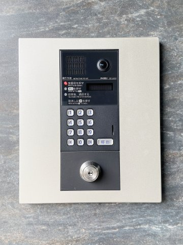 スリーアイランドタワー車道のエントランス