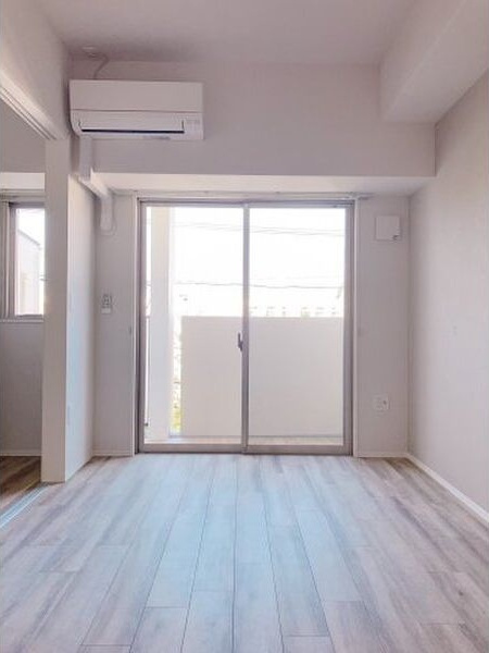 スリーアイランドタワー車道の内装