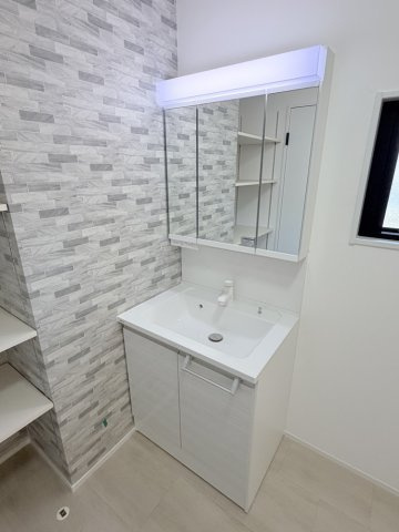 波田　中古住宅の独立洗面台