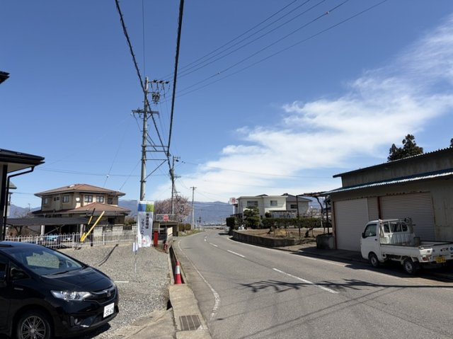 波田　中古住宅の前面道路含む現地写真