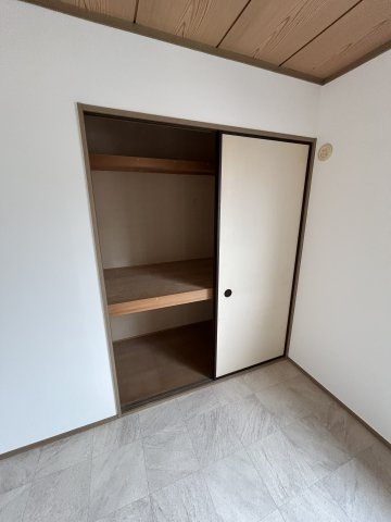 メゾンユタカの収納|ちょっとした収納スペースも充実しています