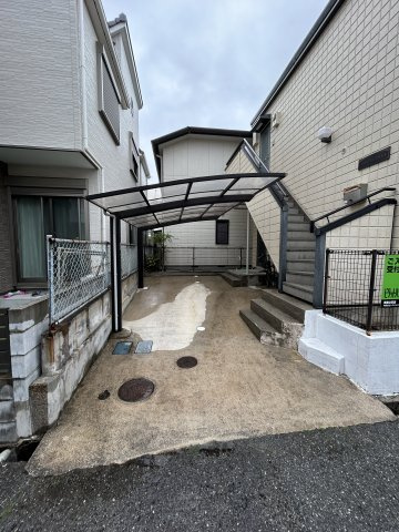 メゾンユタカの駐車場|駐車場があるので、車を買う予定の方も安心です