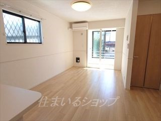 広島市安佐北区大林１丁目のアパートの居間・リビング