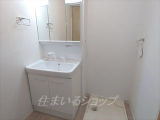 広島市安佐北区大林１丁目のアパートの洗面所|三面鏡付きシャンプードレッサー