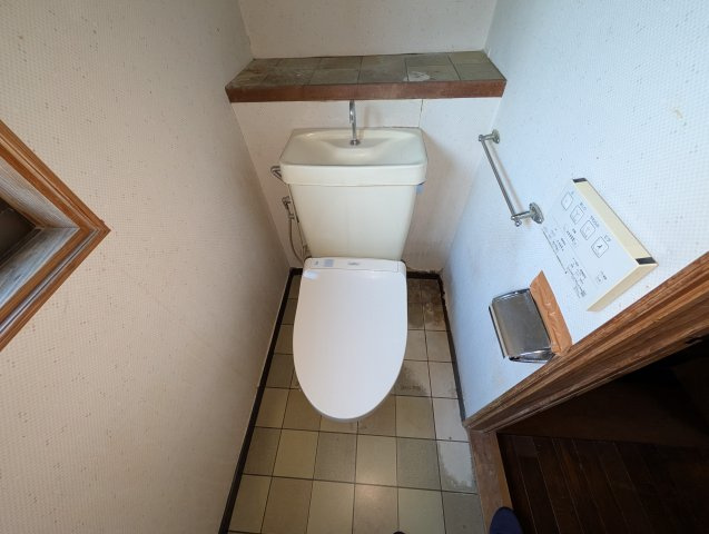 小郡市寺福童売中古一戸建のトイレ