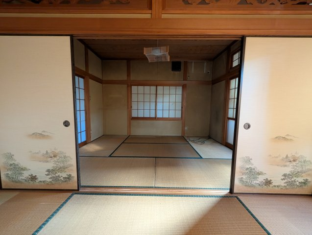 小郡市寺福童売中古一戸建の和室|１階の二間続きの和室です。