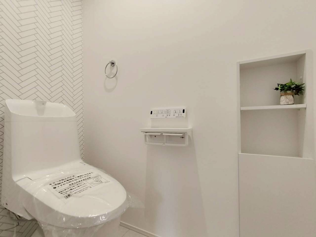 朝倉市堤5号地新築1戸建のトイレ