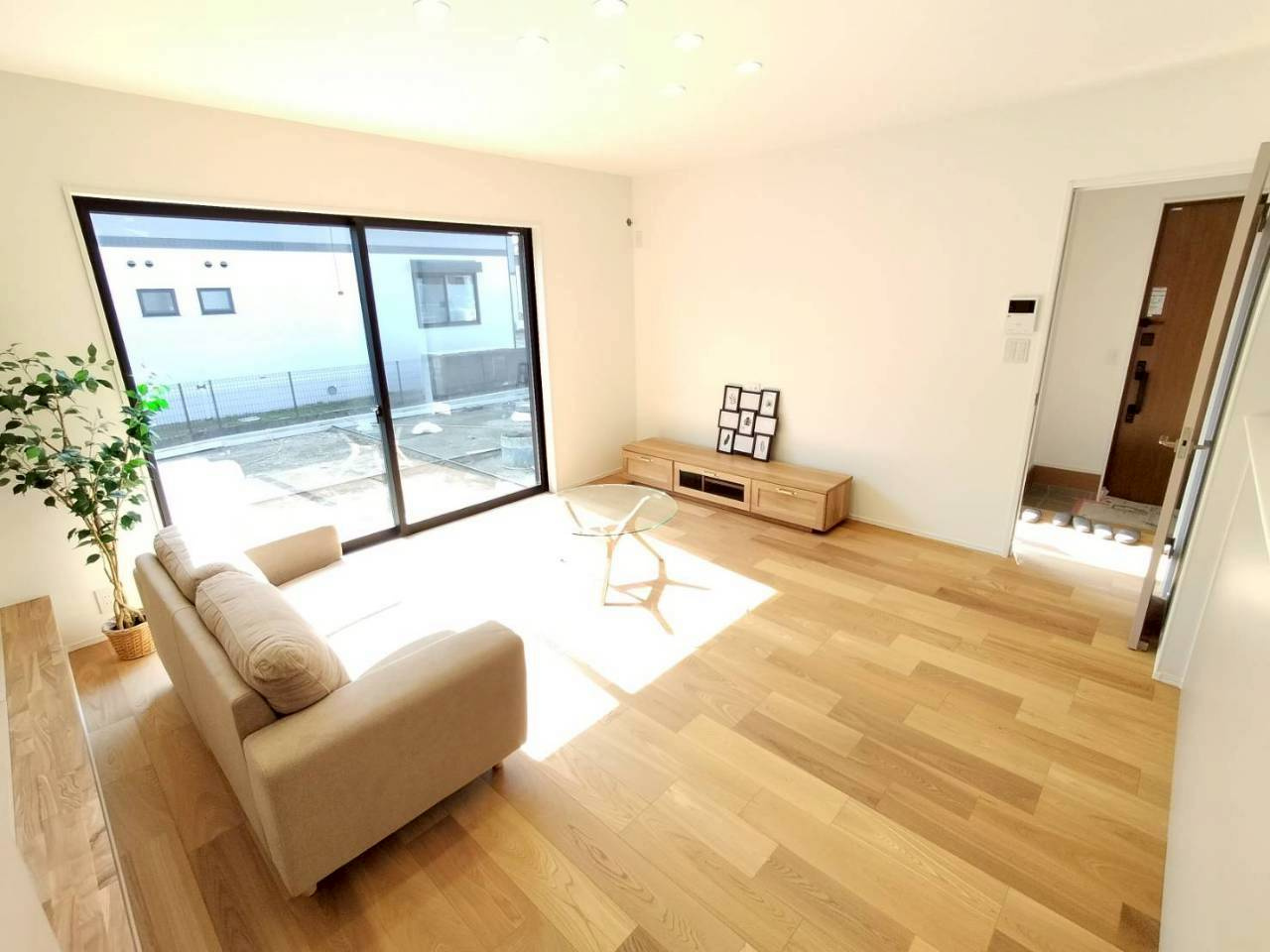 朝倉市堤5号地新築1戸建の居間・リビング