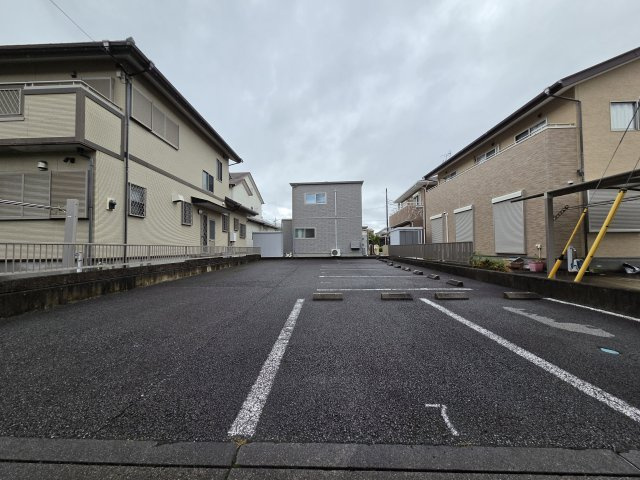 サニーサイドコート守木の駐車場
