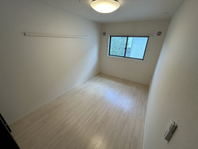 三木市宿原のアパートの寝室