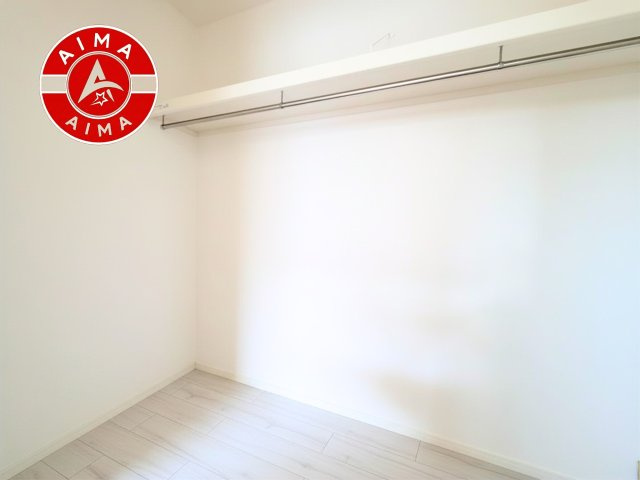 大野城市仲畑4丁目第1-2棟（1号棟）　の内観：施工例|洋服や大きな荷物が多い方や人数の多いご家族などは、一般的なクローゼットよりもウォークインクローゼットのほうが使い勝手が良いです。