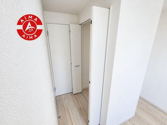 大野城市仲畑4丁目第1-2棟（1号棟）　の収納|洋服や大きな荷物が多い方や人数の多いご家族などは、一般的なクローゼットよりもウォークインクローゼットのほうが使い勝手が良いです。
