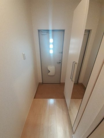 ディアベルジュⅠの玄関|シューズボックス付きの玄関です★