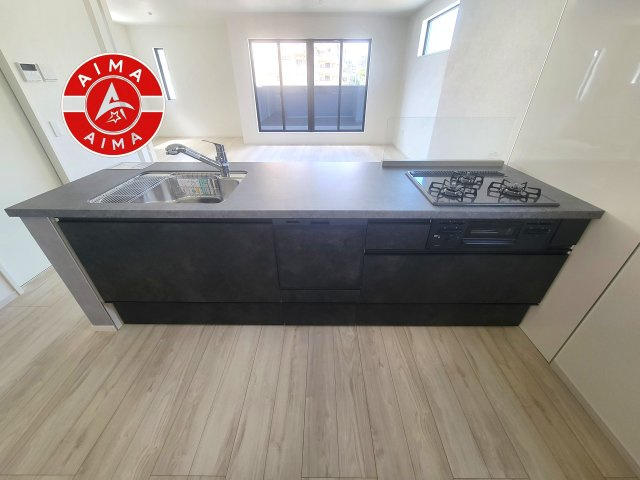 大野城市仲畑4丁目第1-2棟（2号棟）　のキッチン|ご家族を近くに感じられる対面キッチンのLDK。会話もはずみそうですね。