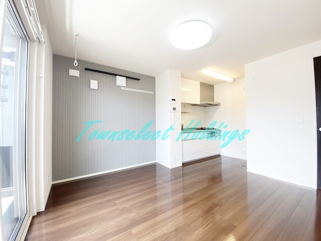 平塚市代官町のアパートの居間・リビング