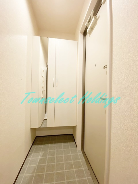 平塚市代官町のアパートの玄関