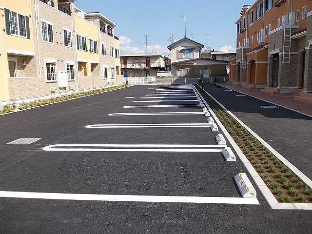 ランド　ピースＡの駐車場|車をお持ちの方に嬉しい駐車場付きの物件です