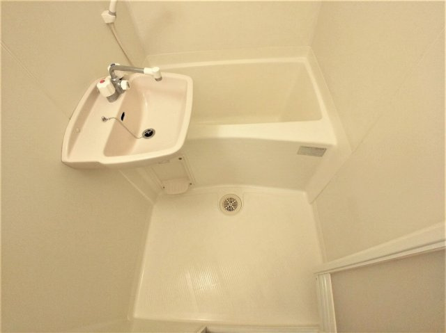 レオパレスパルフェ野口の浴室|日々の疲れを癒すお風呂付です