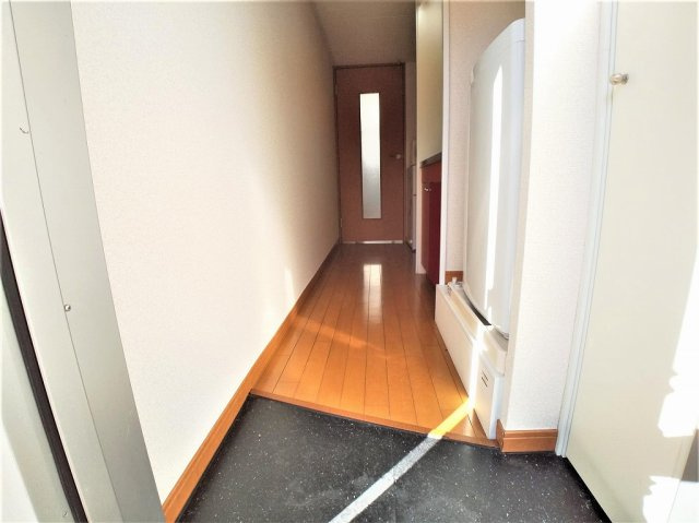 レオパレスパルフェ野口の玄関|ゆったりとした玄関です