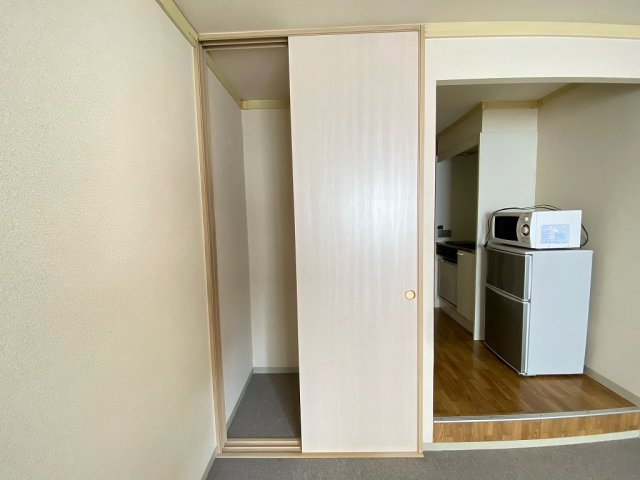 レオパレスボヌールの内装|明るい色調の室内です