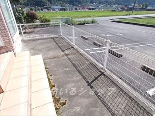 安芸高田市八千代町上根のアパートの庭