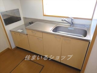 安芸高田市八千代町上根のアパートのキッチン