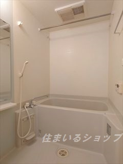 安芸高田市八千代町上根のアパートの浴室