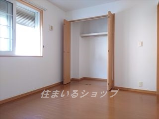 安芸高田市八千代町上根のアパートの寝室