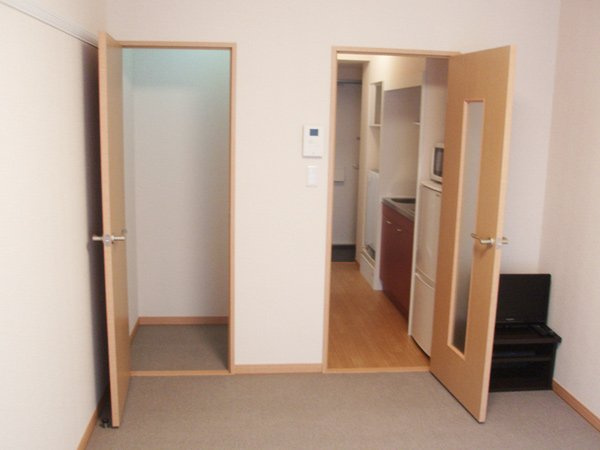 レオパレスレイクサイド武蔵浦和の居間・リビング|こちらの居間で趣味の時間をお楽しみください