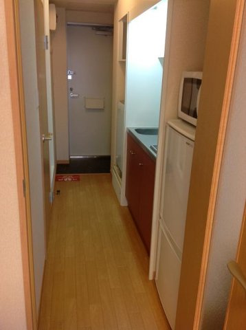 レオパレスレイクサイド武蔵浦和の玄関|明るい玄関です