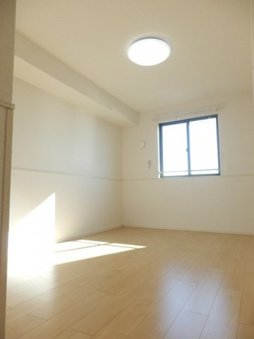 モデッサ１５の内装|明るい室内です