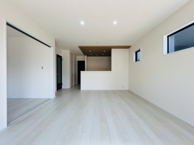 碧南市棚尾本町四丁目３番『仲介手数料無料』新築一戸建て・建売の居間・リビング