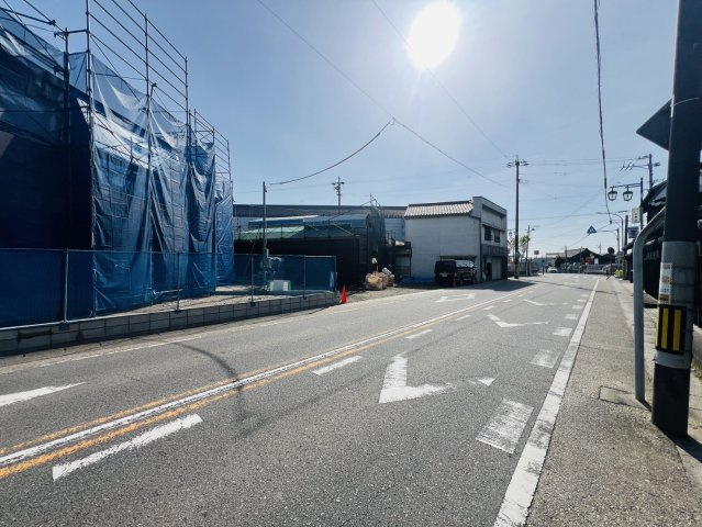 碧南市棚尾本町四丁目３番『仲介手数料無料』新築戸建ての前面道路含む現地写真