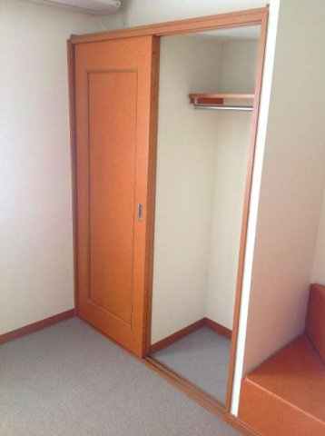 レオパレスゼオンの内装|明るい色調の室内です